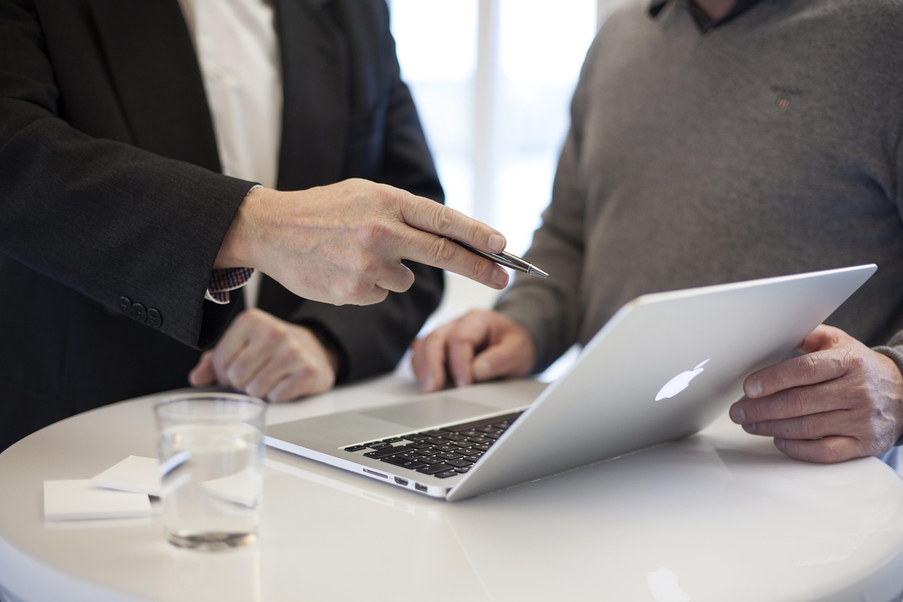 Cloud Amplify consultants collaborating with a client security team